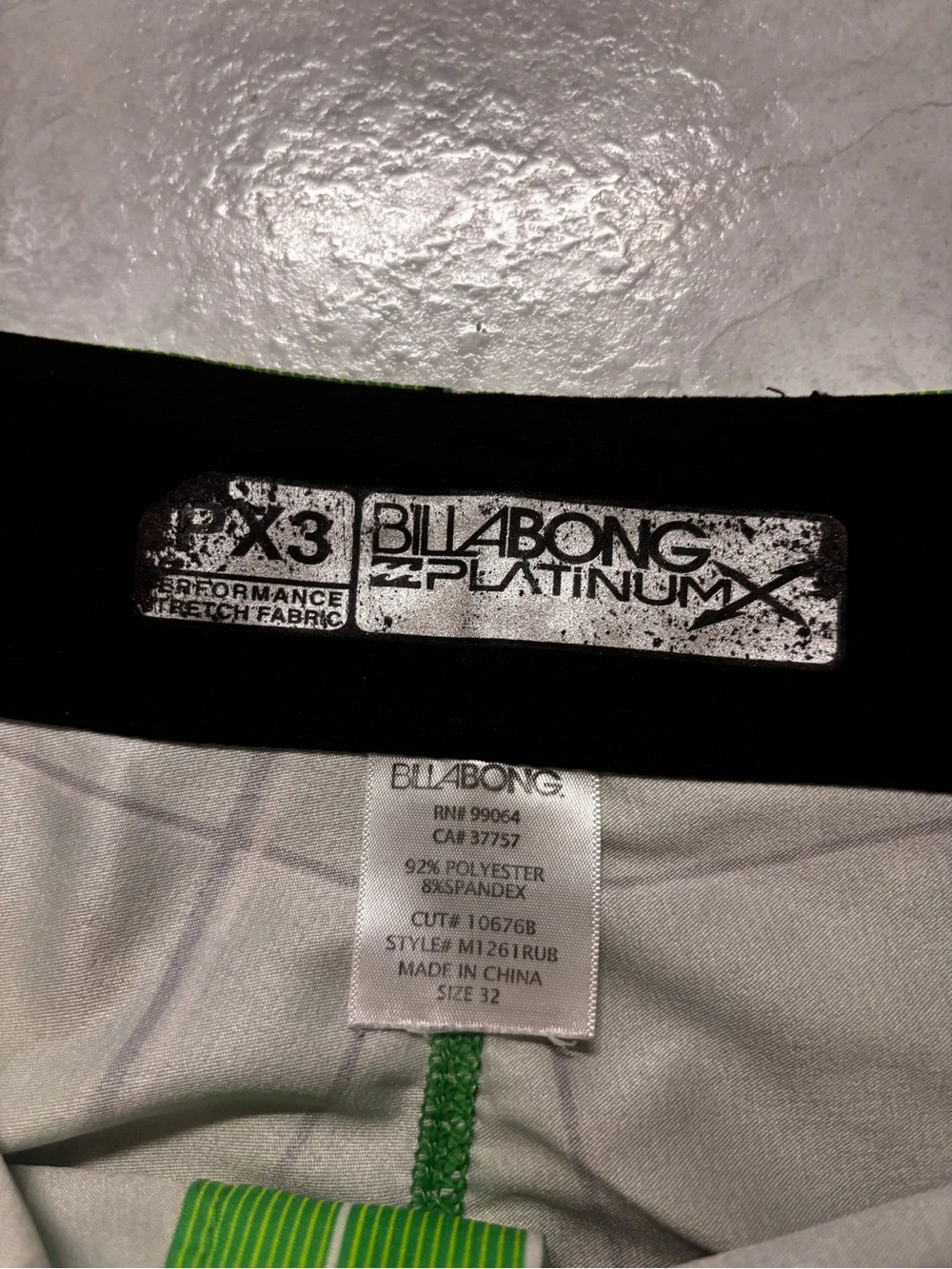 Mens Vintage Billabong Green Plaid board shorts size 32 MEASUREMENTS SHOWN